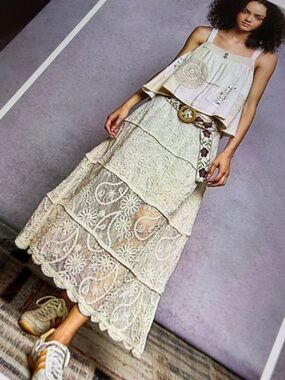 ♥️ Hello Gorgeous! POL Floral Embroidered Tiered Crochet Skirt-Natural